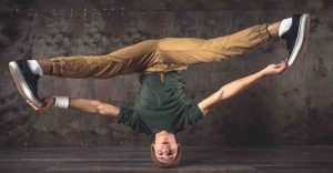 bre el origen y la evolución del baile hip-hop, desde sus inicios en las calles de Nueva York hasta su impacto en las competencias de danza a nivel mundial.